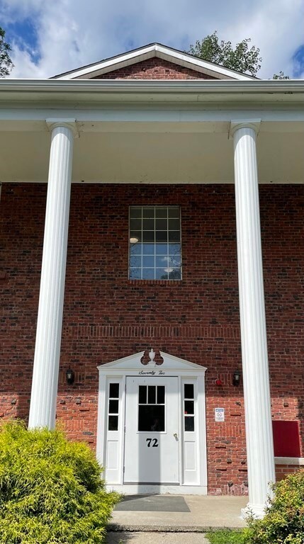 72 Barrett St Unit 112, Northampton, MA 01060