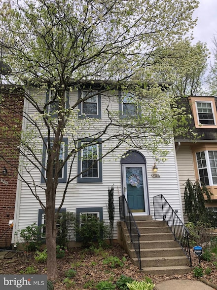 5774 Walnut Wood Ln, Burke, VA 22015