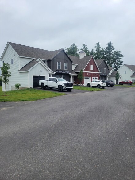 3 Mustang Dr Unit B, Litchfield, NH 03052