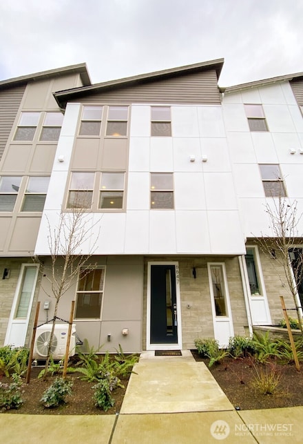 6647 137th Place SE, Newcastle, WA 98059