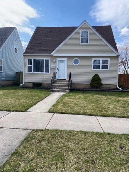 3546 Hawthorne St, Franklin Park, IL 60131