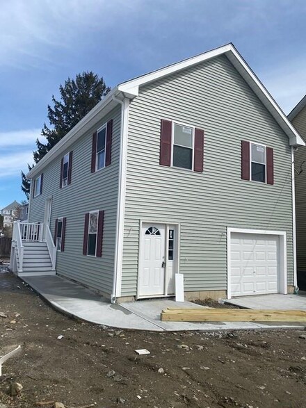 522 Buffinton St, Fall River, MA 02721