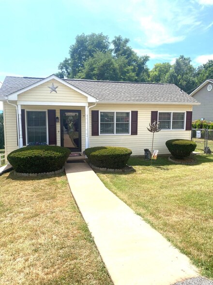 439 Peach St, Staunton, VA 24401