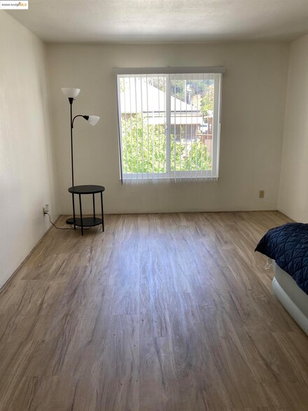 288 Whitmore St, Oakland, CA 94611