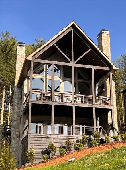 207 Comanche Rd, Cullowhee, NC 28723