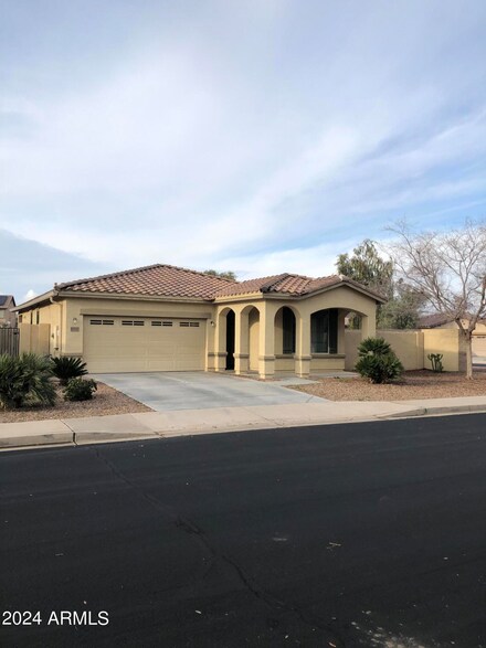 18112 W Ivy Ln, Surprise, AZ 85388