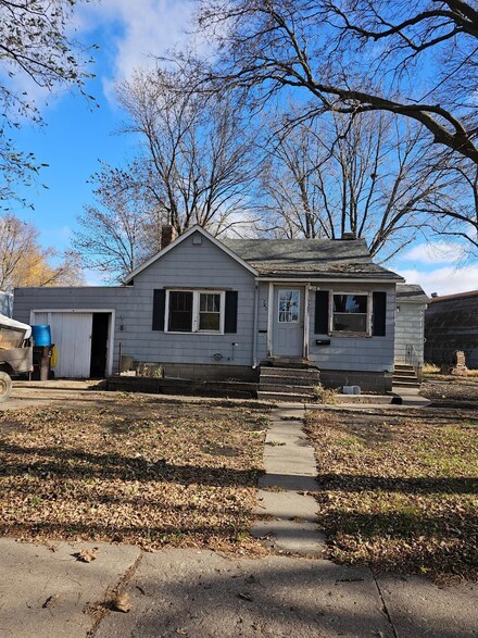 720 N Elm St, Fairmont, MN 56031