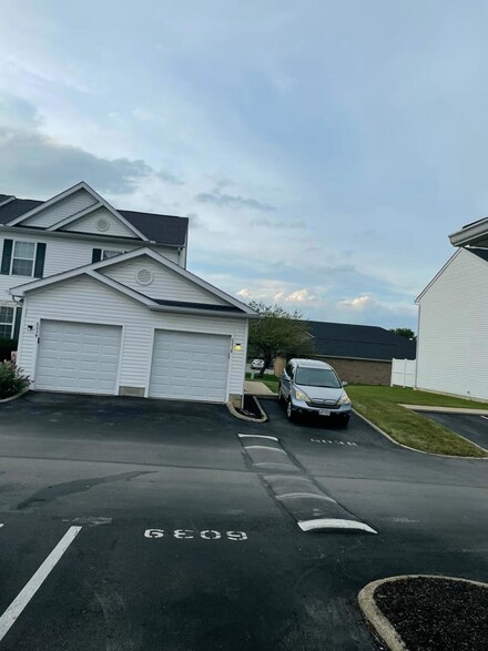 6038 Brice Park Dr Unit 17H, Canal Winchester, OH 43110