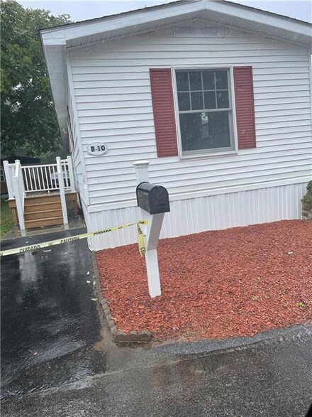 10 Krzak Rd, North Kingstown, RI 02852