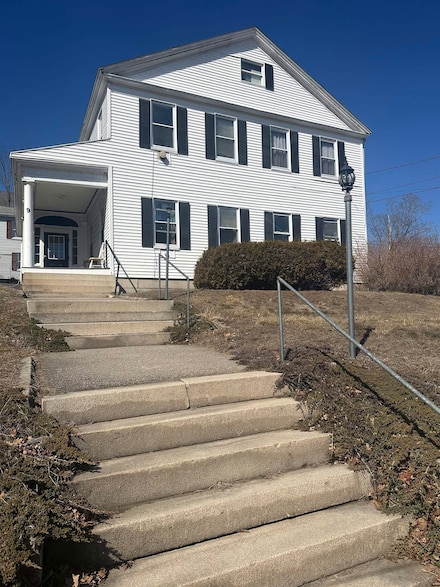9 High St, Somersworth, NH 03878