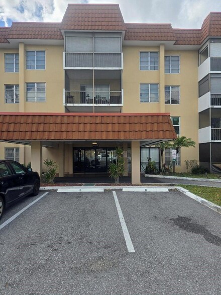 4152 Inverrary Dr Unit 305, Lauderhill, FL 33319