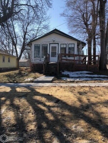 318 E Cass St, Osceola, IA 50213