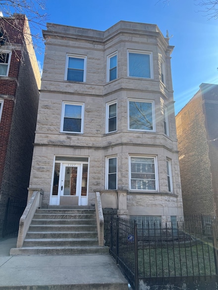 6327 N Lakewood Ave Unit 2, Chicago, IL 60660