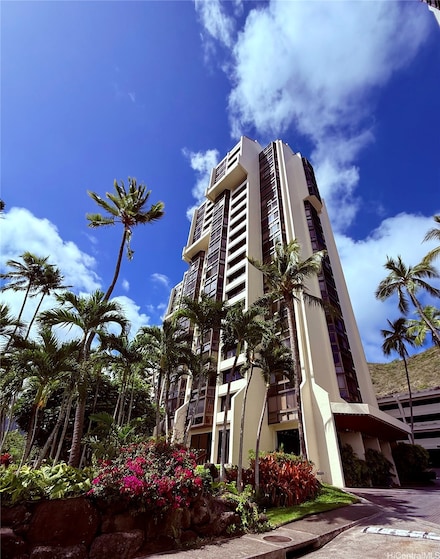 521 Hahaione St Unit 215L, Honolulu, HI 96825