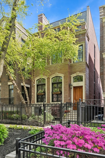 3823 N Wayne Ave, Chicago, IL 60613
