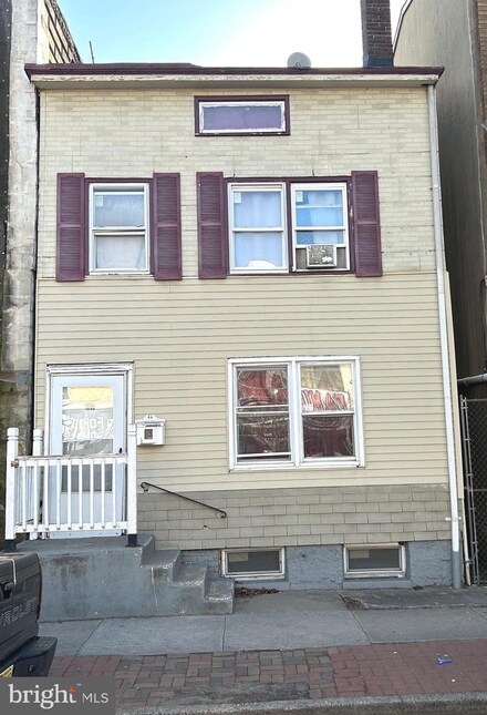 807 S Broad St, Trenton, NJ 08611
