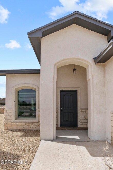 833 Paseo Solar Dr, Horizon City, TX 79928
