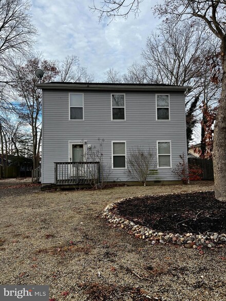 993 Starboard Ave, Manahawkin, NJ 08050