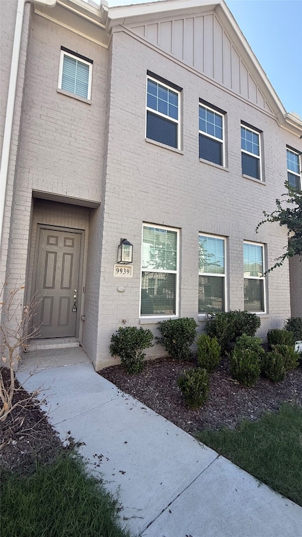 9939 Hennings St, Irving, TX 75063