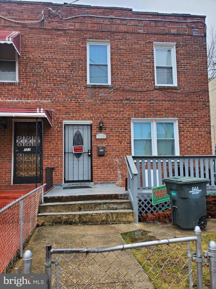 725 Atlantic St SE, Washington, DC 20032