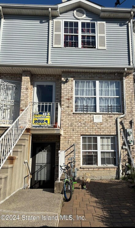 216 Pond Way, Staten Island, NY 10303