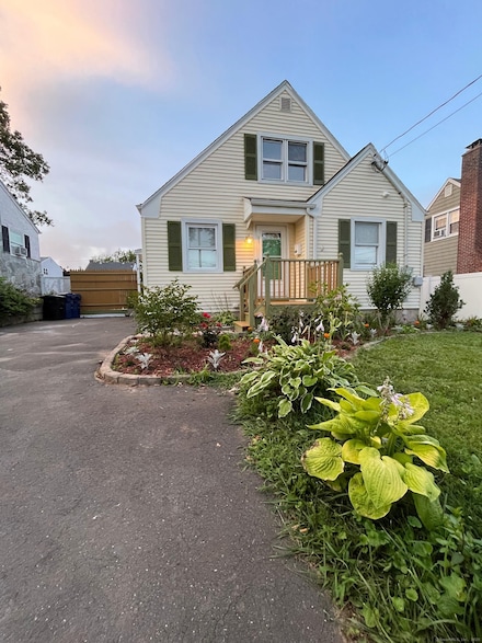 65 Linwood St, West Haven, CT 06516