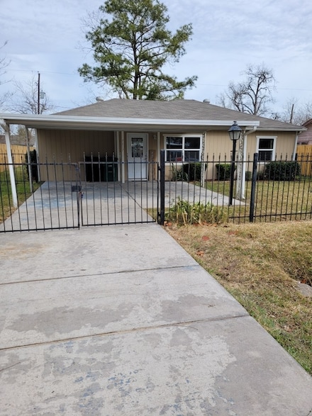 7617 Delavan Dr, Houston, TX 77028
