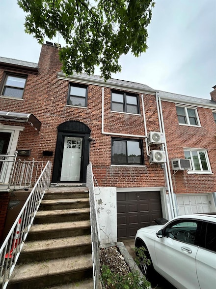 69-14 198th St, Flushing, NY 11365