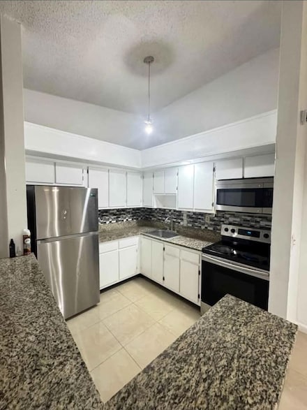 18815 NW 62nd Ave Unit 202, Hialeah, FL 33015