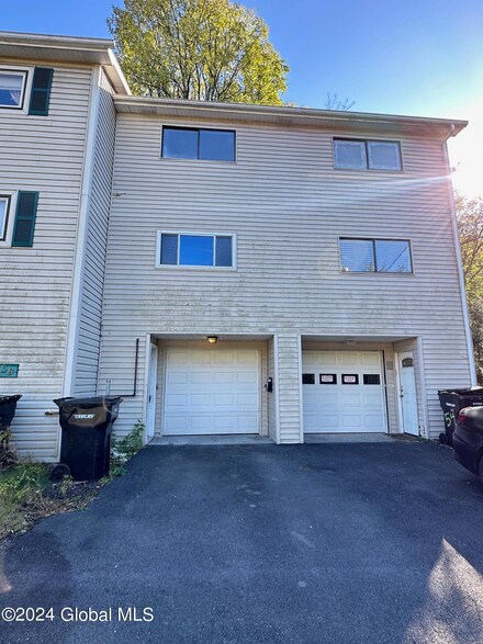 56 Northern Dr, Troy, NY 12182
