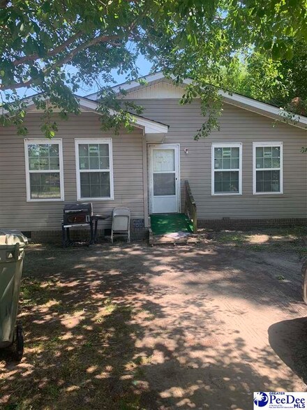 212 N 9th Ave, Dillon, SC 29536