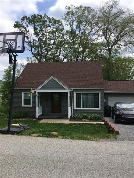 725 Ferne Dr, Kittanning, PA 16201