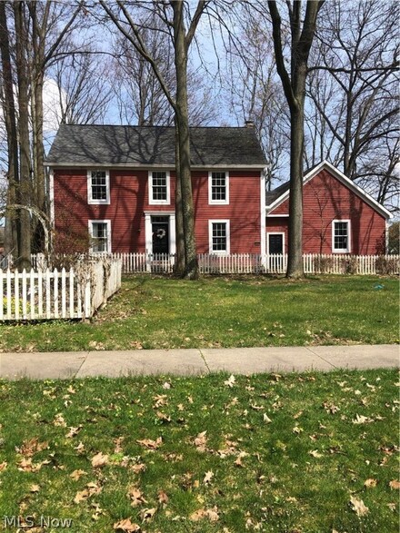 154 Shenandoah Blvd, Barberton, OH 44203
