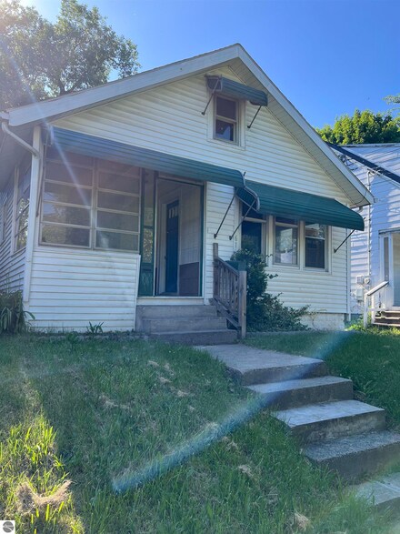 616 Lathrop St, Lansing, MI 48912