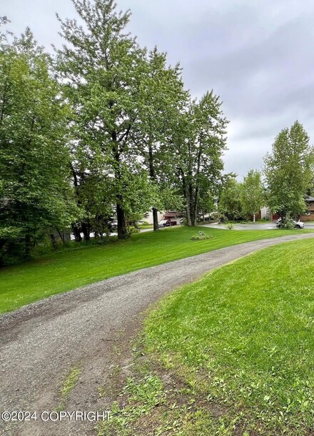 8203 Parkridge Cir, Anchorage, AK 99507