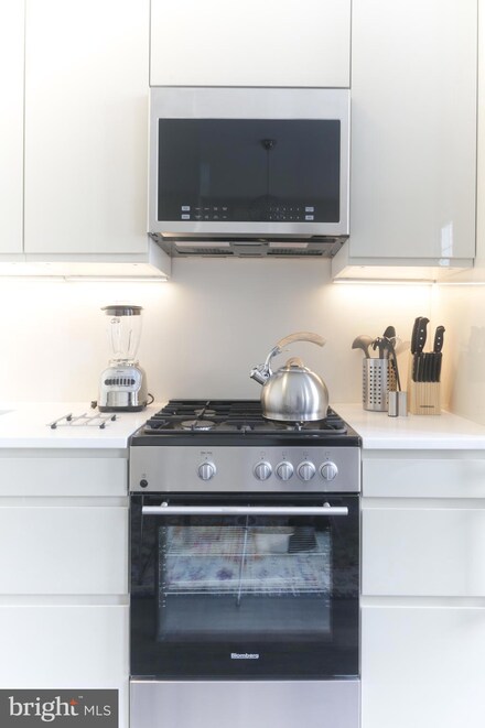 3003 P St NW Unit 301, Washington, DC 20007