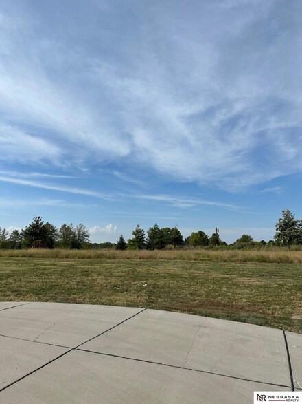 6020 Veritas Dr, Lincoln, NE 68516