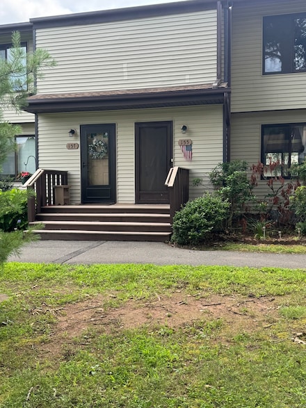 155 Cottonwood Rd, Newington, CT 06111