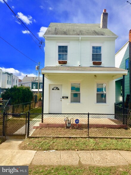 218 S 2nd St, Darby, PA 19023