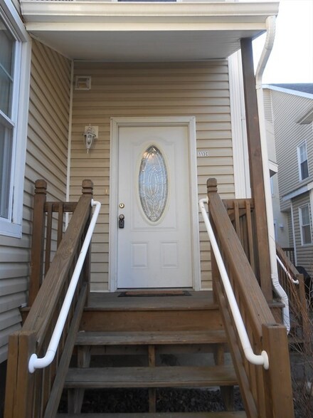 113 Pleasant St Unit C, Easthampton, MA 01027