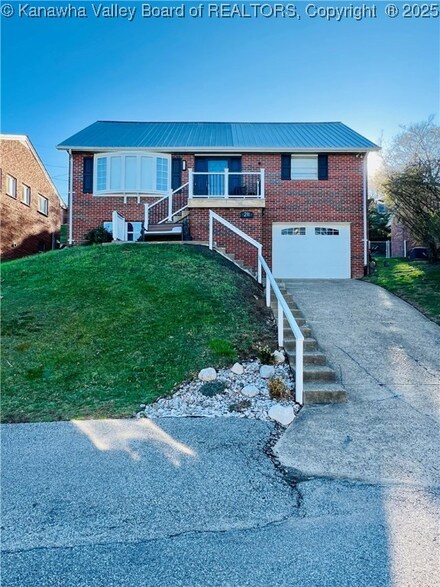 211 Hayes Ave, Charleston, WV 25314