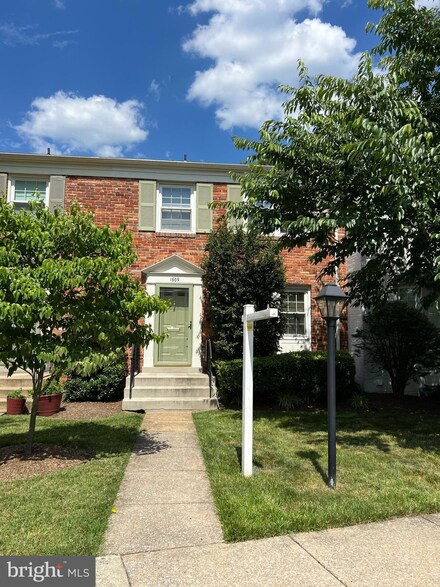 1609 Dunterry Place, McLean, VA 22101