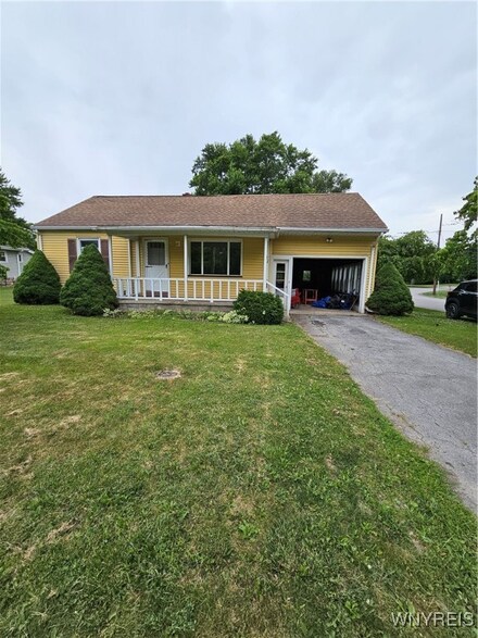 21 Clinton St, Batavia, NY 14020