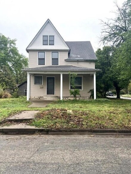 424 W 4th St, Wellington, KS 67152