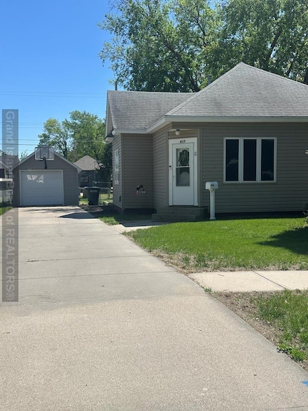 417 W 12th St, Grand Island, NE 68801