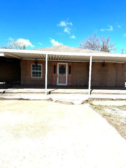 1001 N Main St, McLean, TX 79057