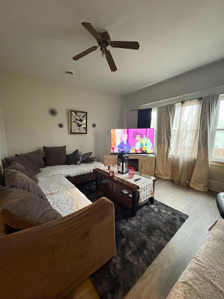 2341 S 12th St, Milwaukee, WI 53215