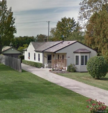 3852 Alida Ave, Rochester Hills, MI 48309
