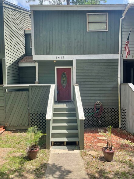 5417 Sombra Del Lago Dr, Tallahassee, FL 32303