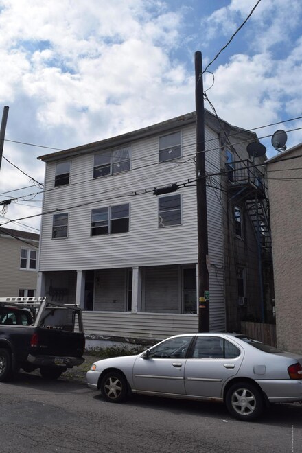 342 W Spruce St, Hazleton, PA 18201